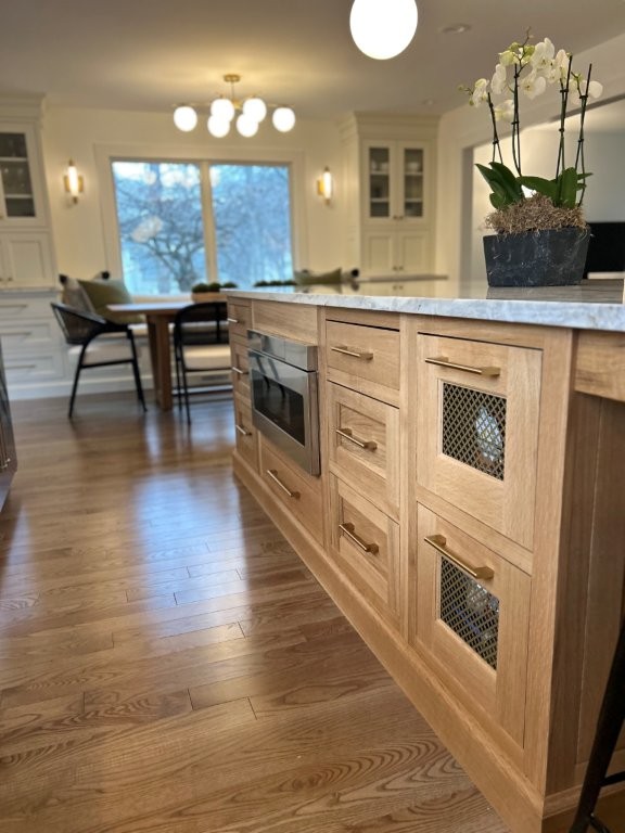 Quatersawn White Oak - Bryant in Natural Finish Quatersawn White Oak - Bryant in Natural Finish